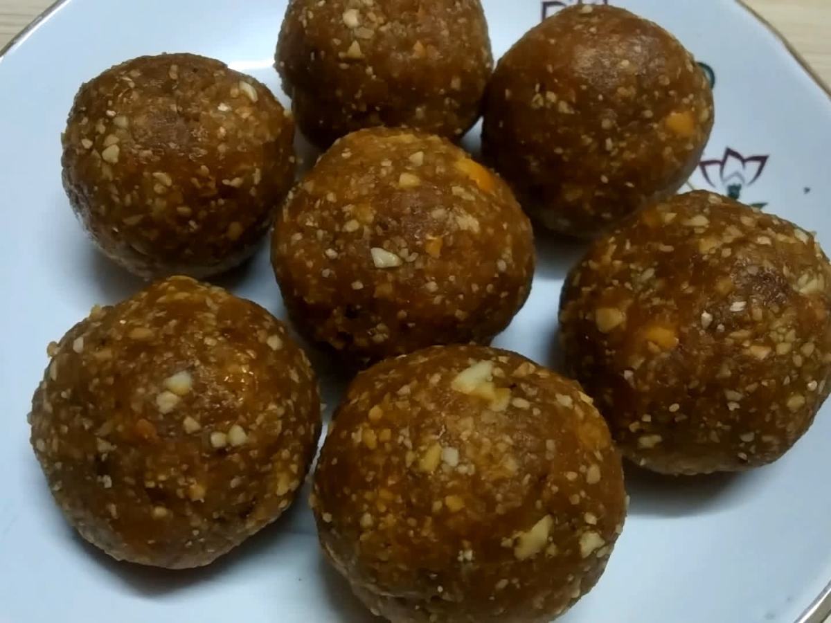 Instant Peanut Ladoo